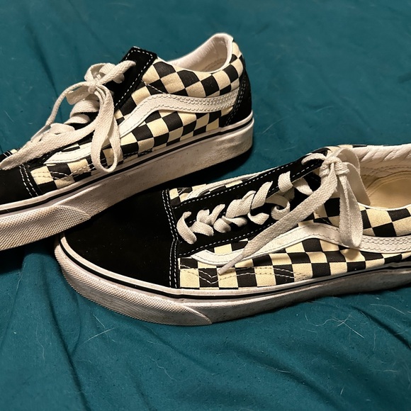 Vans Old Skool Checkered Shoe - Picture 2 of 7